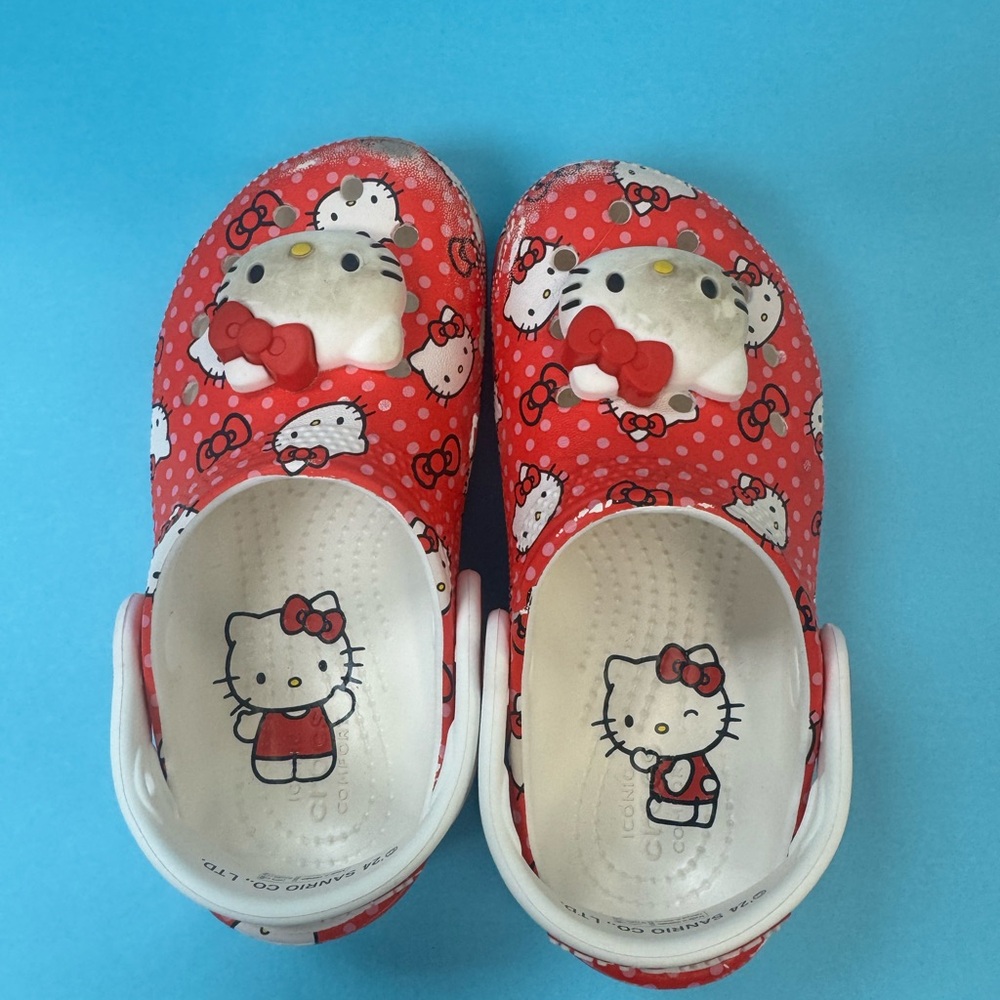 Hello Kitty Red Clogs - Picture 3 of 9